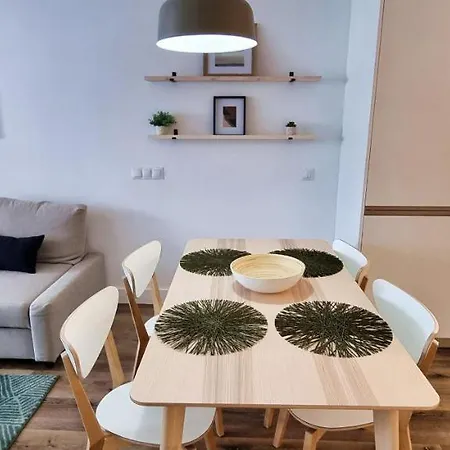 Exclusive Two Bedroom In Centre *