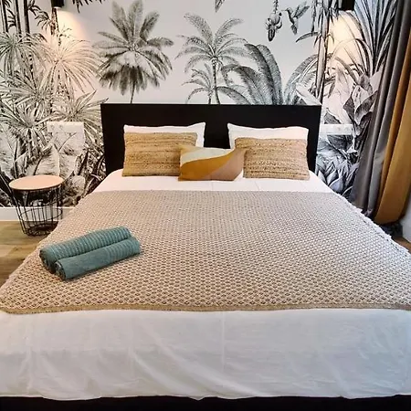 Apartment Exclusive Two Bedroom In Centre