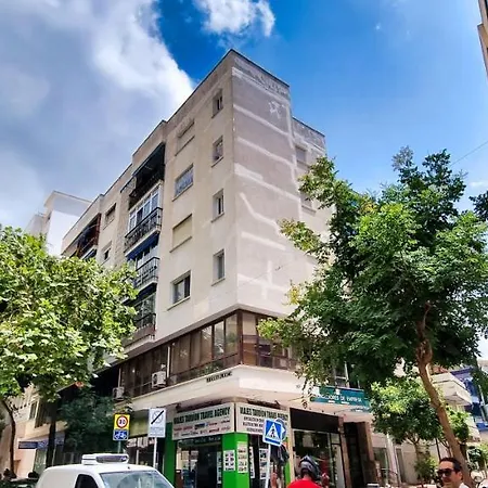 Exclusive Two Bedroom In Centre Apartment *
